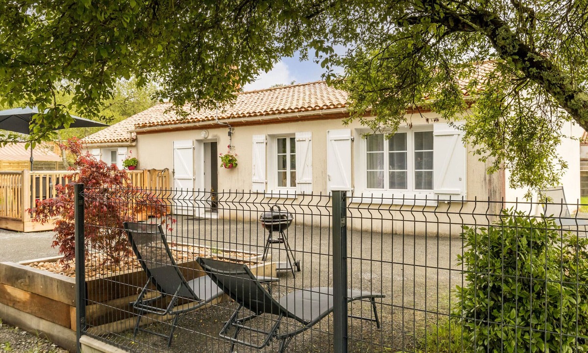 Bourgneuf-en-Retz Cottage | Independent Cottage with Garden and Wifi, 12 km from Beaches
