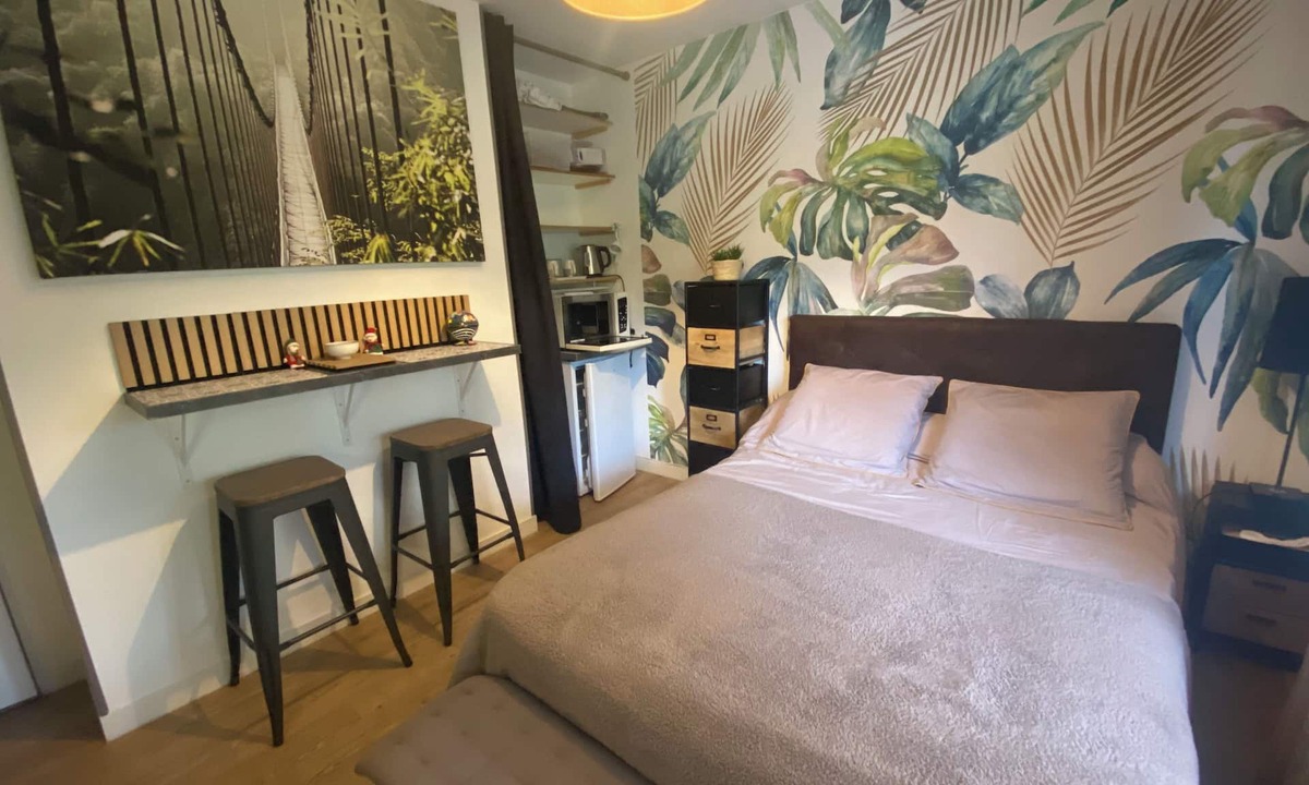 Beaucouze Bed & Breakfast | Independent room for rent with access to heated swimming pool (optional)