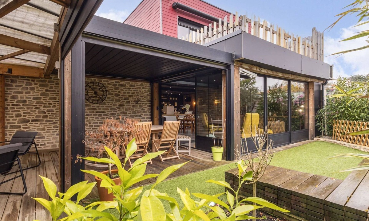 Saint-Mars-de-Coutais Cottage | Industrial-style gîte near Grandlieu Lake, private parking