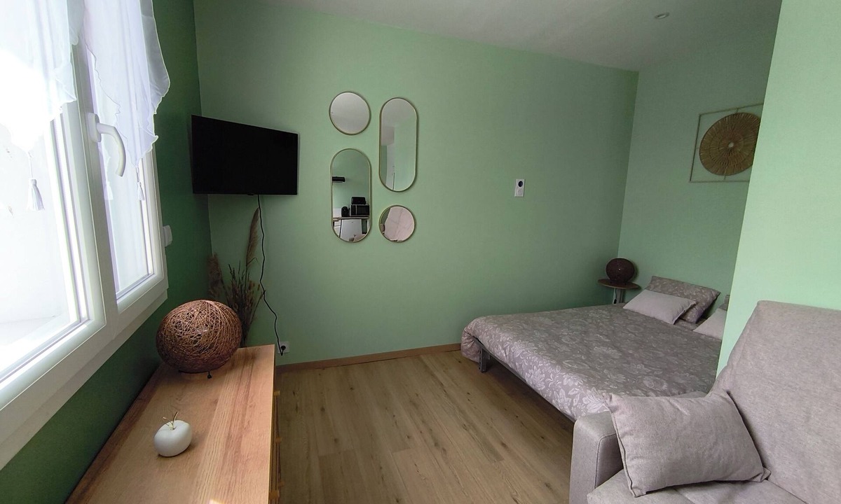Breuillet Apartment | JADE Studio, brand-new, near Royan and the beaches—quiet and fully equipped