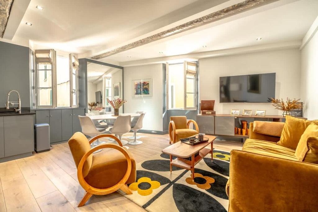Old Town Apartment | Kelly's Nest l Heart of Town l Shellter Rentals