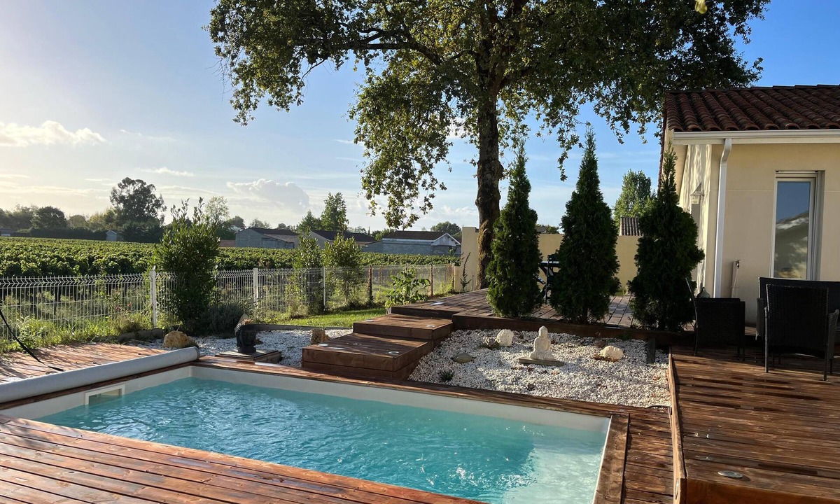 Cussac-Fort-Medoc House | L'Echappée médocaine - Gîtes 10 p Piscine et Jacuzzi au bord des vignes