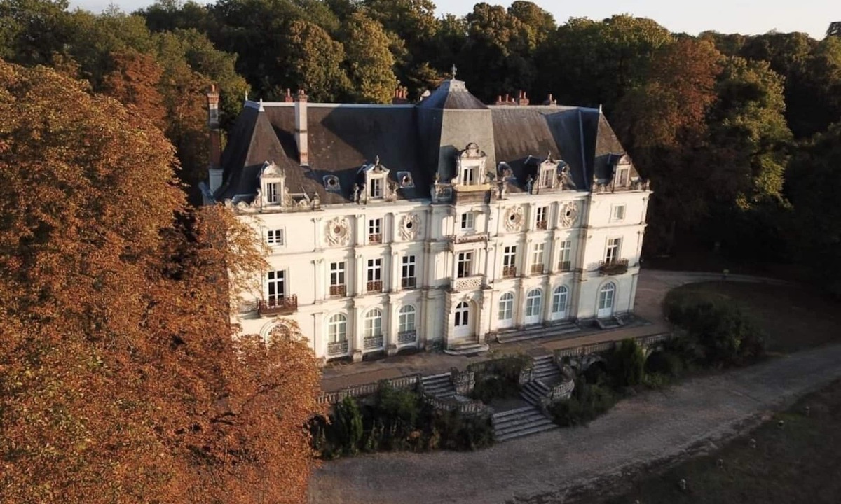 Saint-Gervais-la-Foret Apartment | L'intemporel, charming gîte in the Château de St Gervais, 4 to 5 people, 125m².