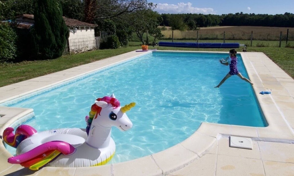Saint Germain du Seudre Cottage | La Bigorre Grange - family friendly, heated pool, 30 mins to gorgeous beaches