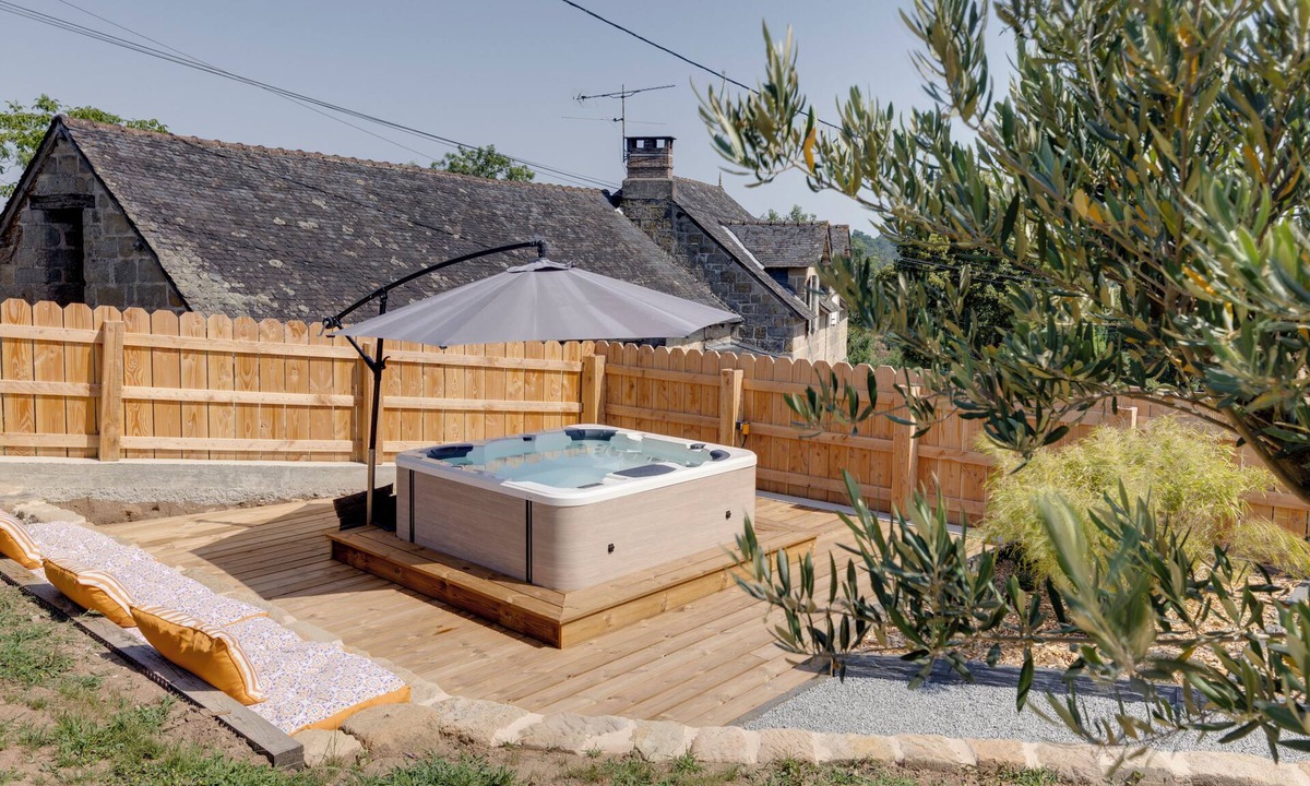 Brive-la-Gaillarde House | La Chambrote ~ Cosy house with private spa