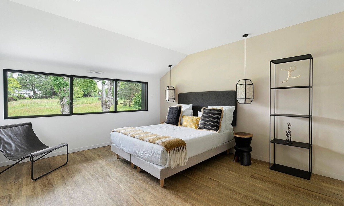 Treillieres Bed & Breakfast | La Clairière Aux Chênes 3: Shared Pool, Wi-Fi, Air Conditioning – Guest Room