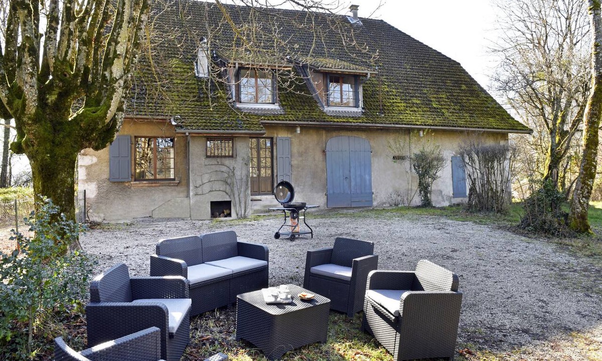 Cessenaz Apartment | La Grange de Jean - 3 bedrooms with garden 300m from Lake Annecy