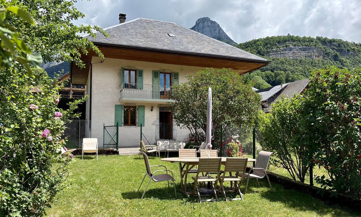 La Compote House | La Grange des Lilas – Garden, Wifi & Parking in the Heart of the Mountains