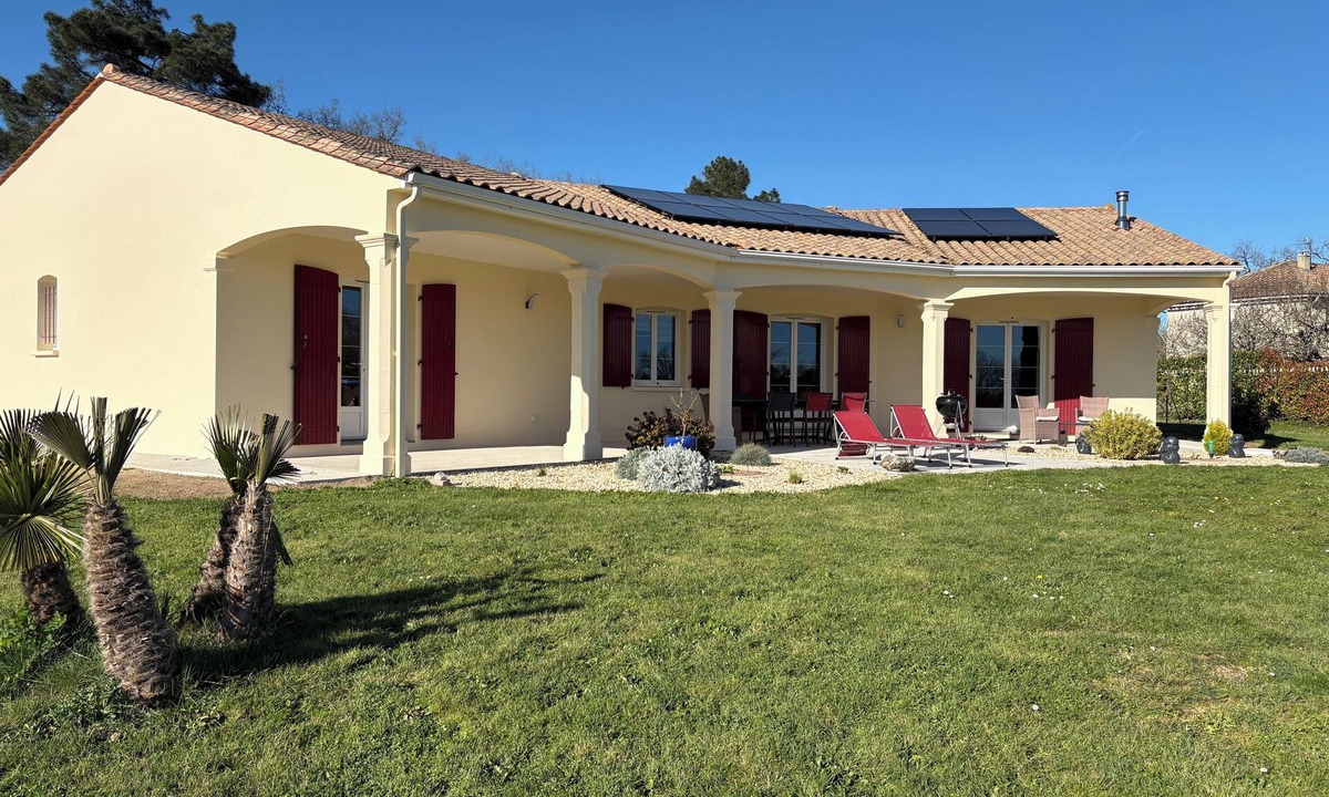 La Courade House | La maison aux ânes in the countryside, surrounded by vineyards with swimming pool.
