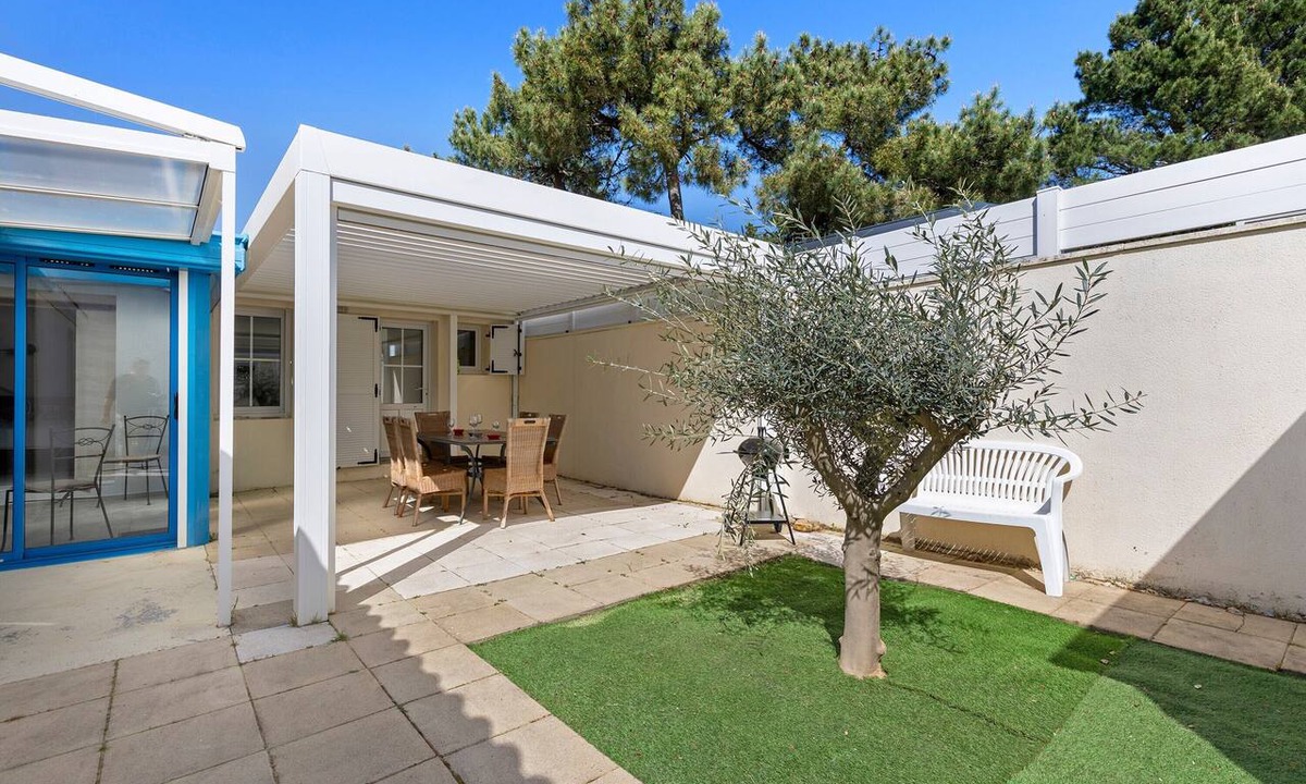 La Tranche-sur-Mer House | La Maison des Bouchots – the sea at the end of the street!