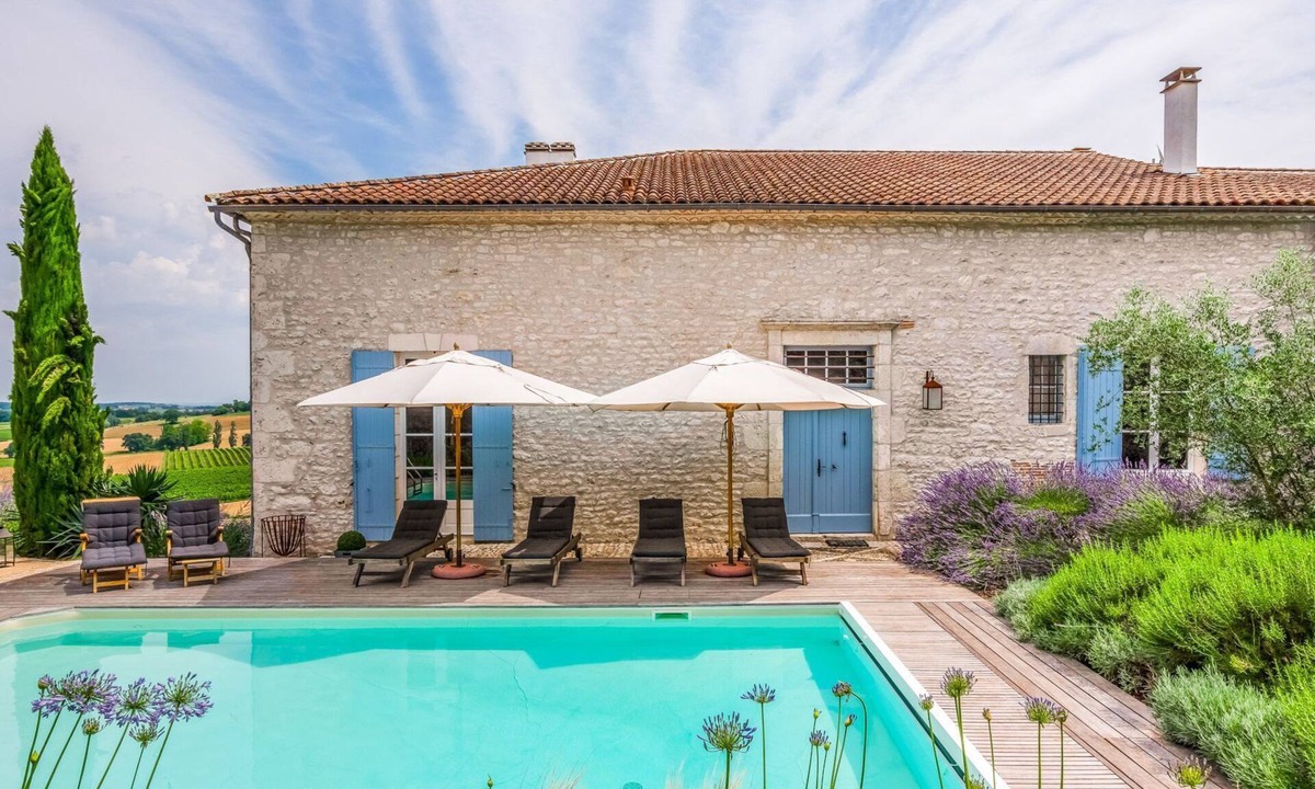 Loubezs-Bernac Villa | La Maison Des Moines