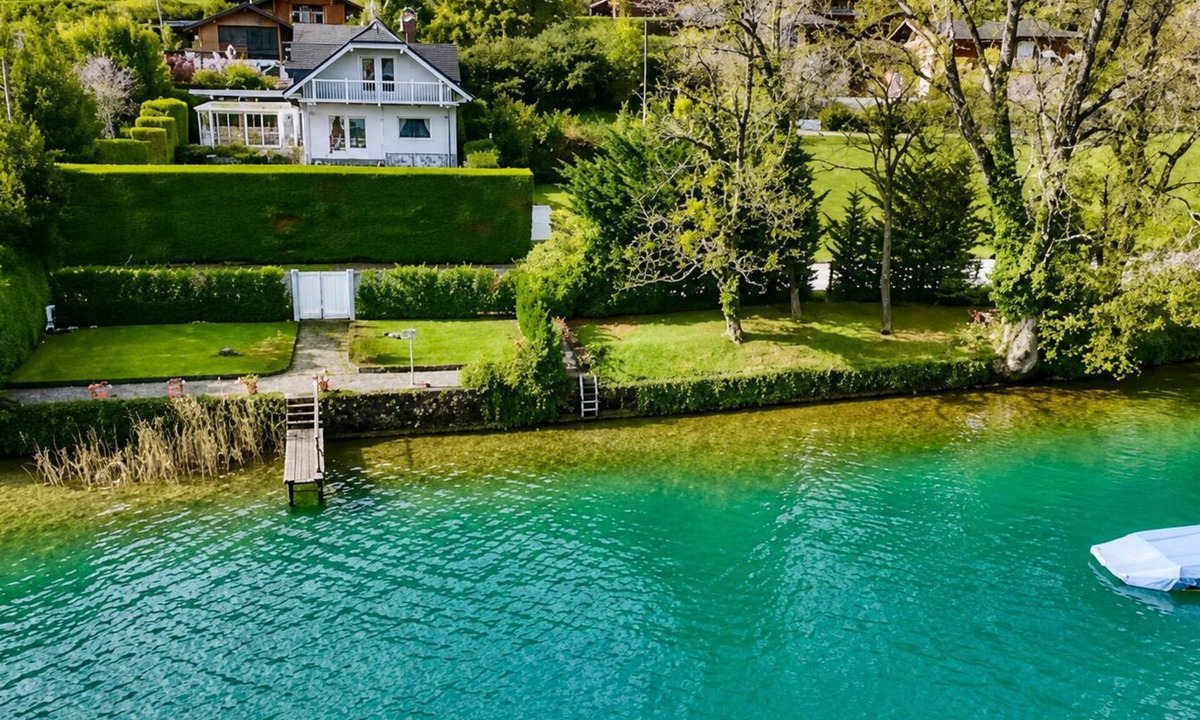 Bredannaz House | La Maison du Lac an exceptional waterfront villa