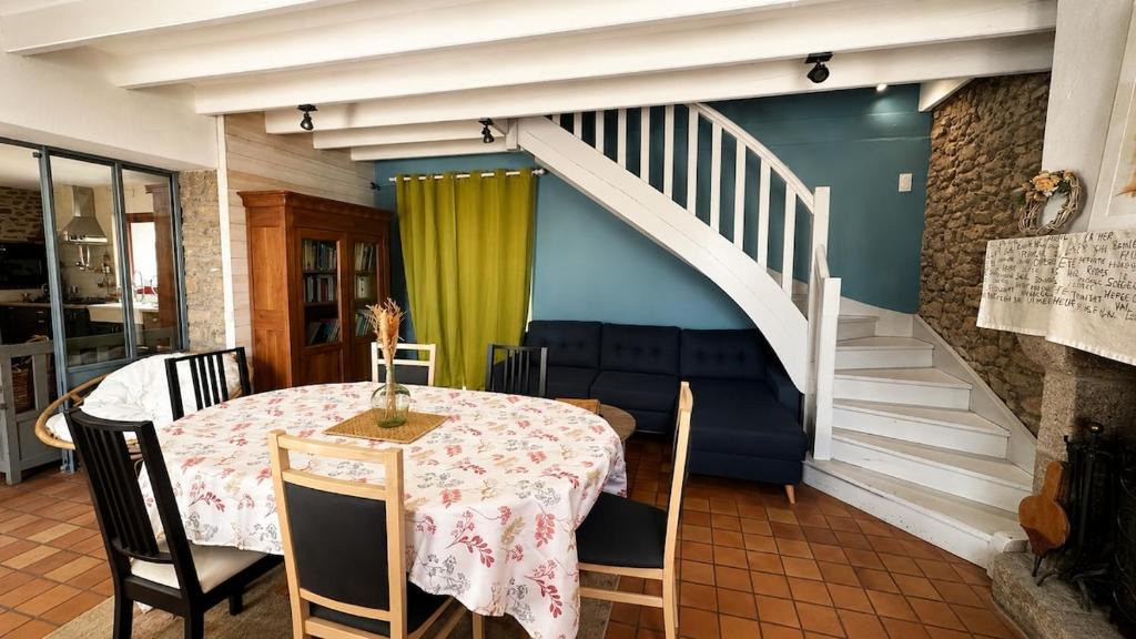 Saint-Aubin-des-Ormeaux House | La Pallardière - gîte calme et spacieux - 15 pers
