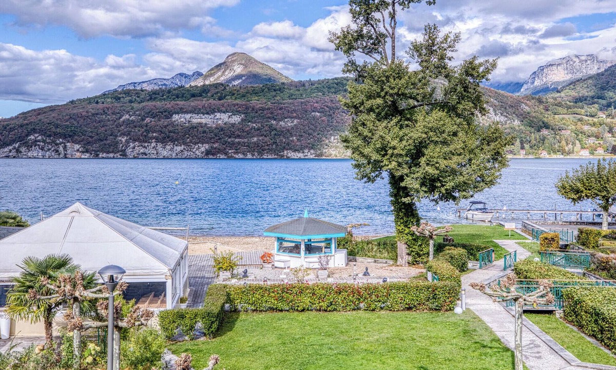 Duingt Apartment | La plage privée du lac