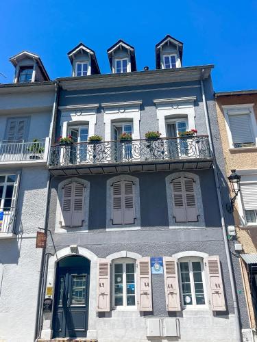 Lourdes House | La Rose du Château