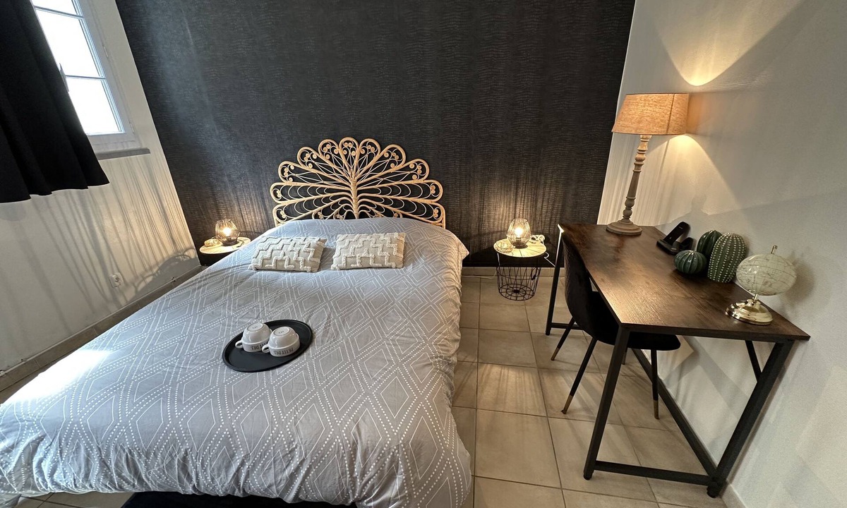 Saintes Apartment | La Terrasse - Parking Gratuit - Fibre - RDC - Centre Ville