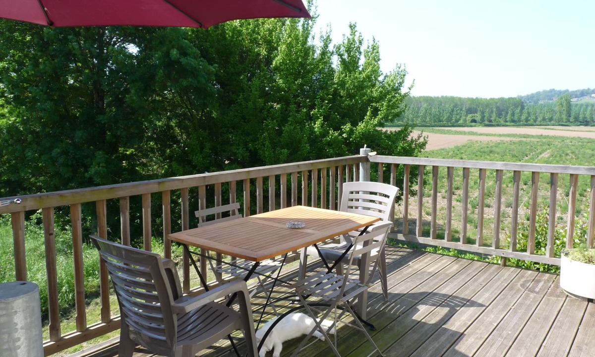 Barie Cottage | Large 70 m2 studio with mezzanine. 38 m2 terrace with views over the countryside.