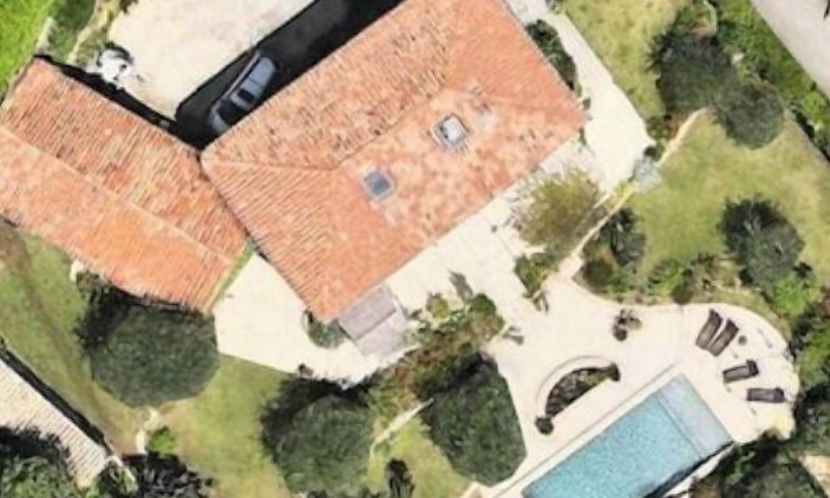 Le Rouret Villa | Large air-conditioned family villa with private pool in Provence, French Riviera