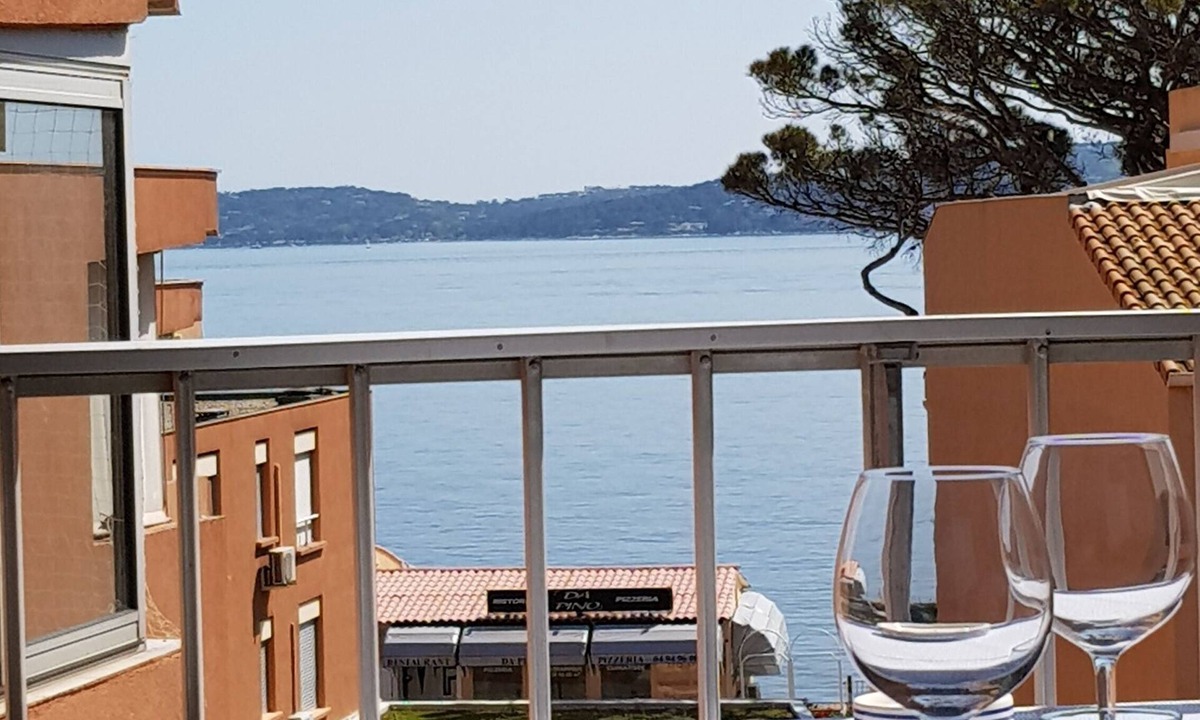 Sainte-Maxime City Centre Apartment | Large brand new studio with sea view Sainte-Maxime centre-Petite Plage below