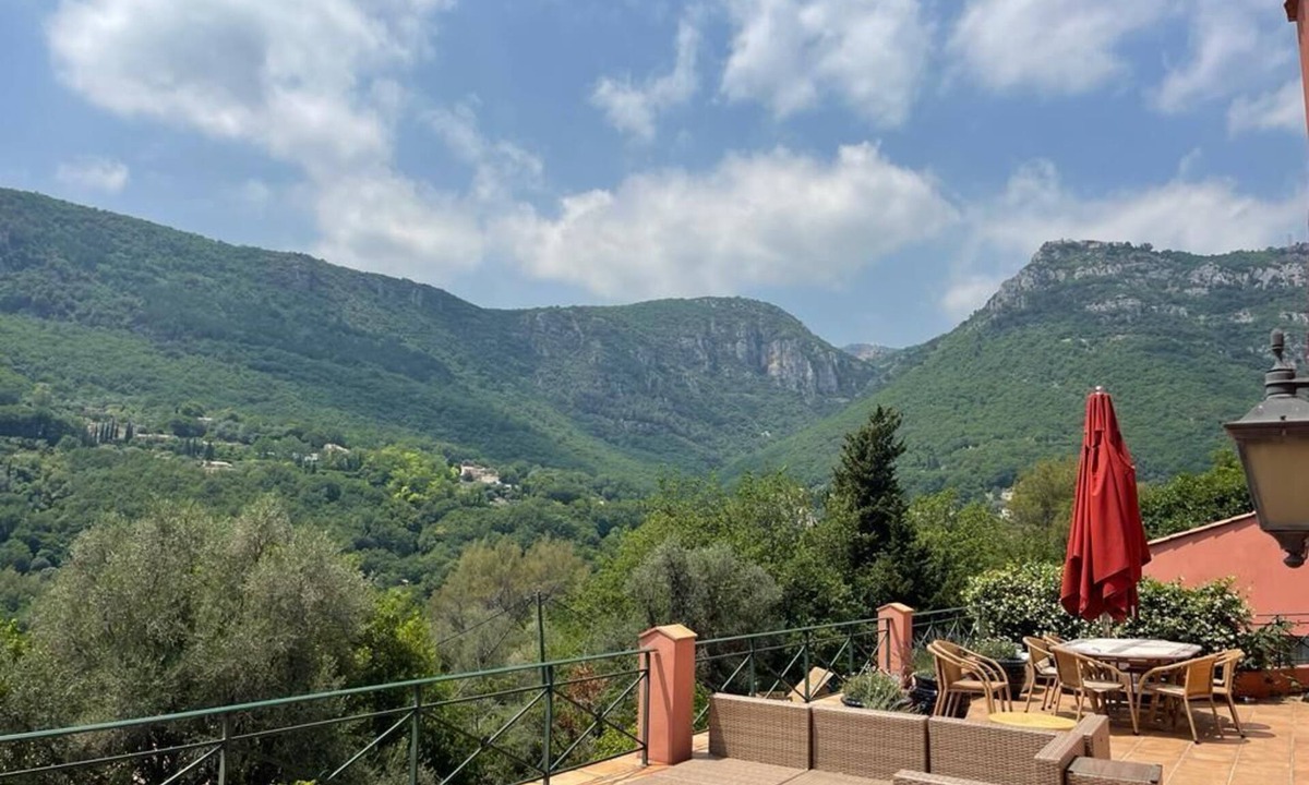 Tourrettes-sur-Loup Villa | Large Private Villa - Pool, Tennis, New Aircon, w/8 bedrooms