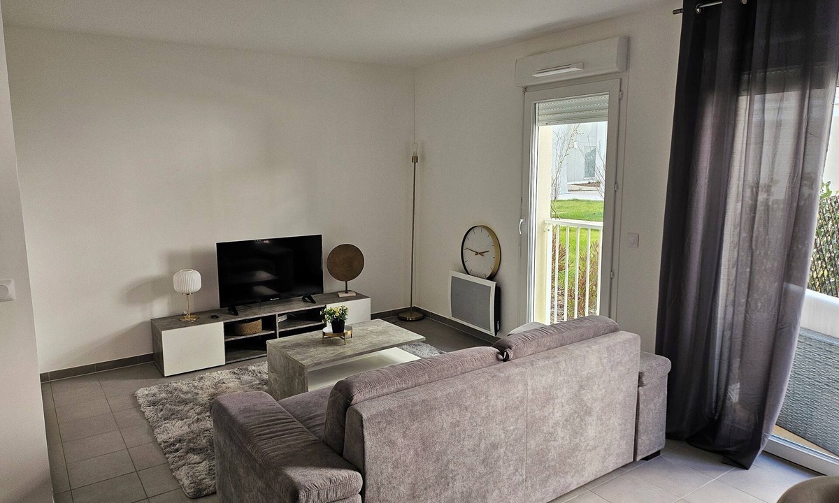 Chanot - Stade Velodrome Apartment | Large Studio Near the Velodrome and the Beach