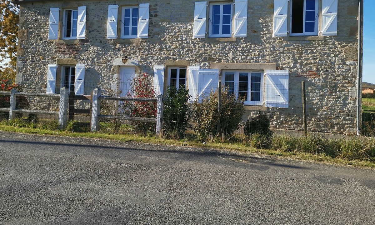 Girac House | Large traditional house