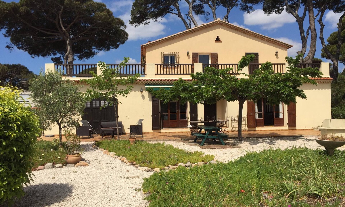 Hyeres Villa | Large villa in front of the Porquerolles islands