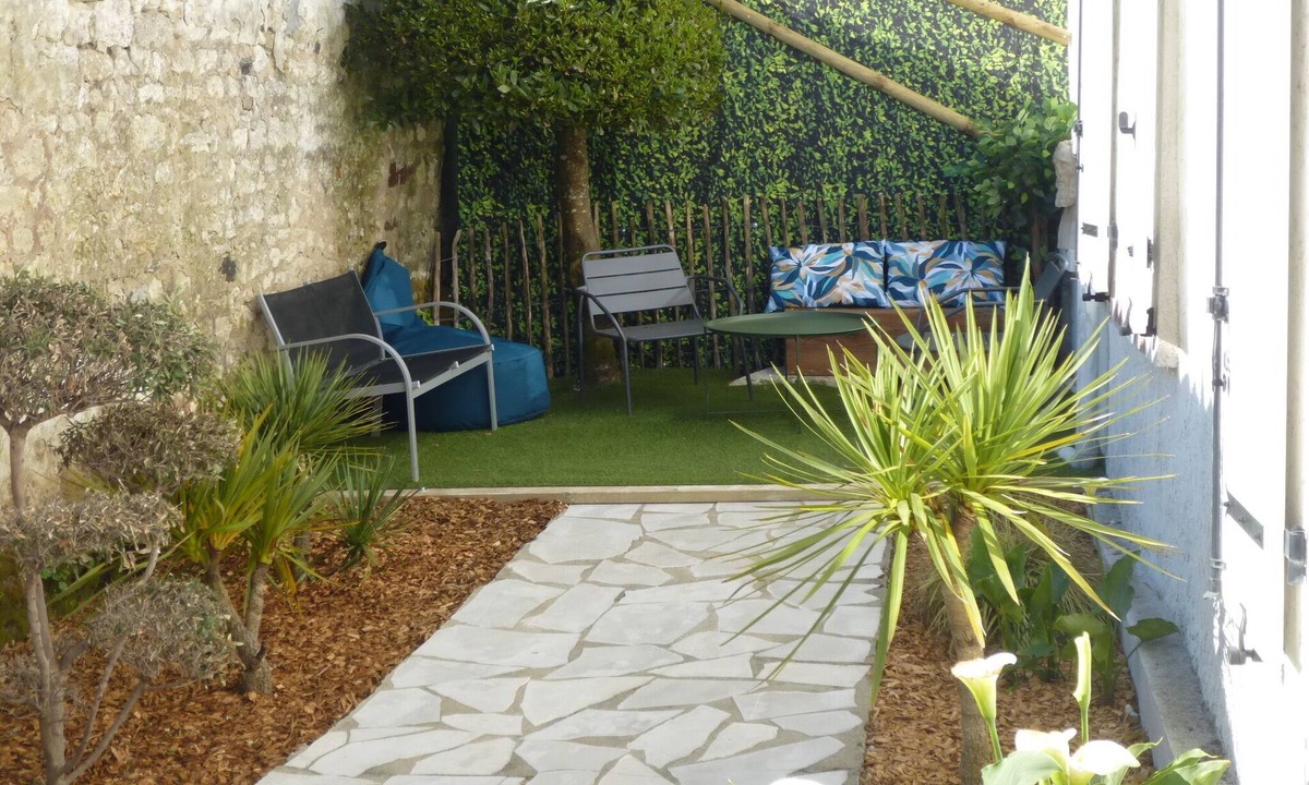 Arvert Villa | Large villa near shops and beaches. 2 air-conditioned bedrooms upstairs.