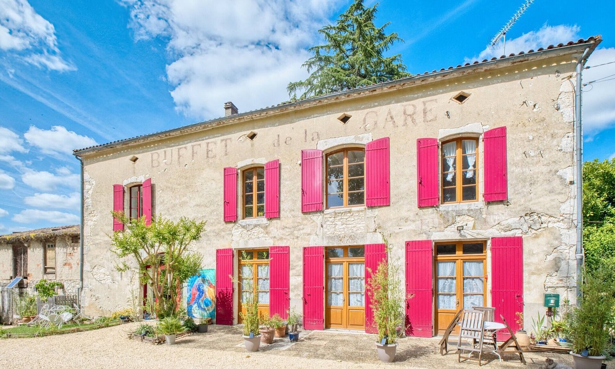 Plaisance House | Le Buffet de la Gare: Air-Conditioned Cottage in the Heart of Périgord Pourpre