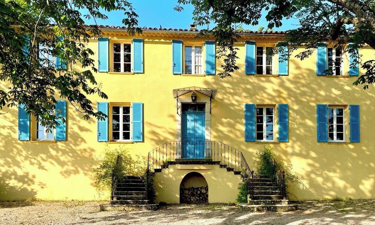Neoules Other | Le Château Trians est un lieu d’exception, parfait pour célébrer votre mariage dans un cadre à la fois élégant et empreint d’authenticité.