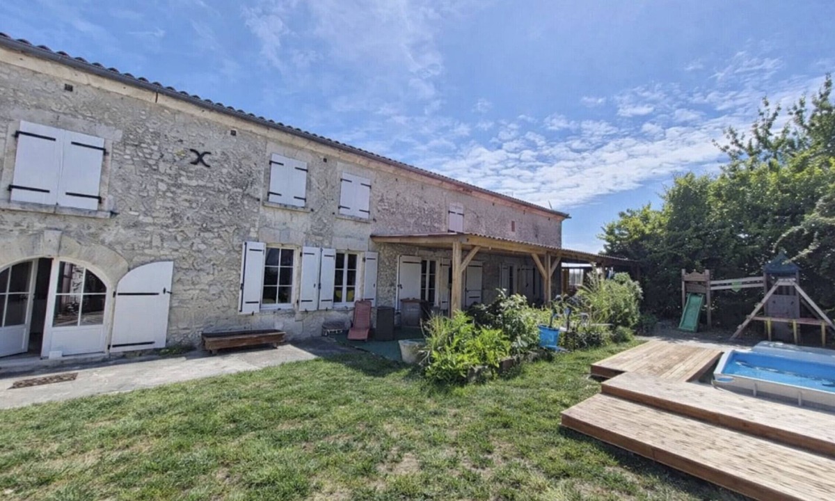 Criteuil-la-Magdeleine House | Le Clos des Vignes: the perfect place for a holiday with family or friends in Charente, featuring a swimming pool and private play areas