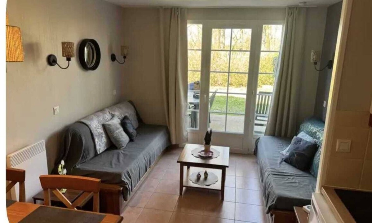 Monflanquin Condo | Le Cocon du lac,Sleeps 5, Pool & Lake