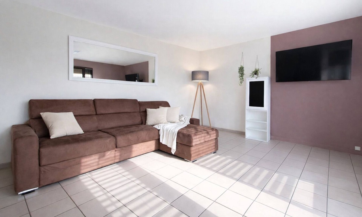 Brive-la-Gaillarde Apartment | Le Cosy Gaillard, 3 stars. City view and private parking space.