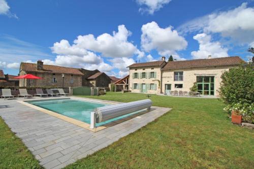 Compreignac House | Le génie de la forêt