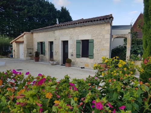 Salignac-de-Mirambeau House | Le Gîte verdoyant