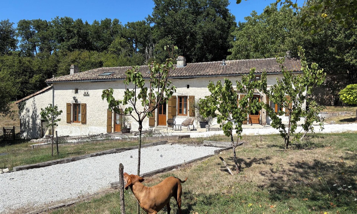 Sud Charente Cottage | Le Hibou - stylish, spacious gite, beautiful tranquil setting. Dog friendly