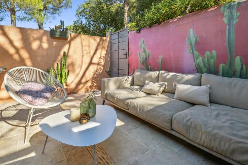 Cogolin House | Le Mazet aux Cactus - Maison avec piscine partagée