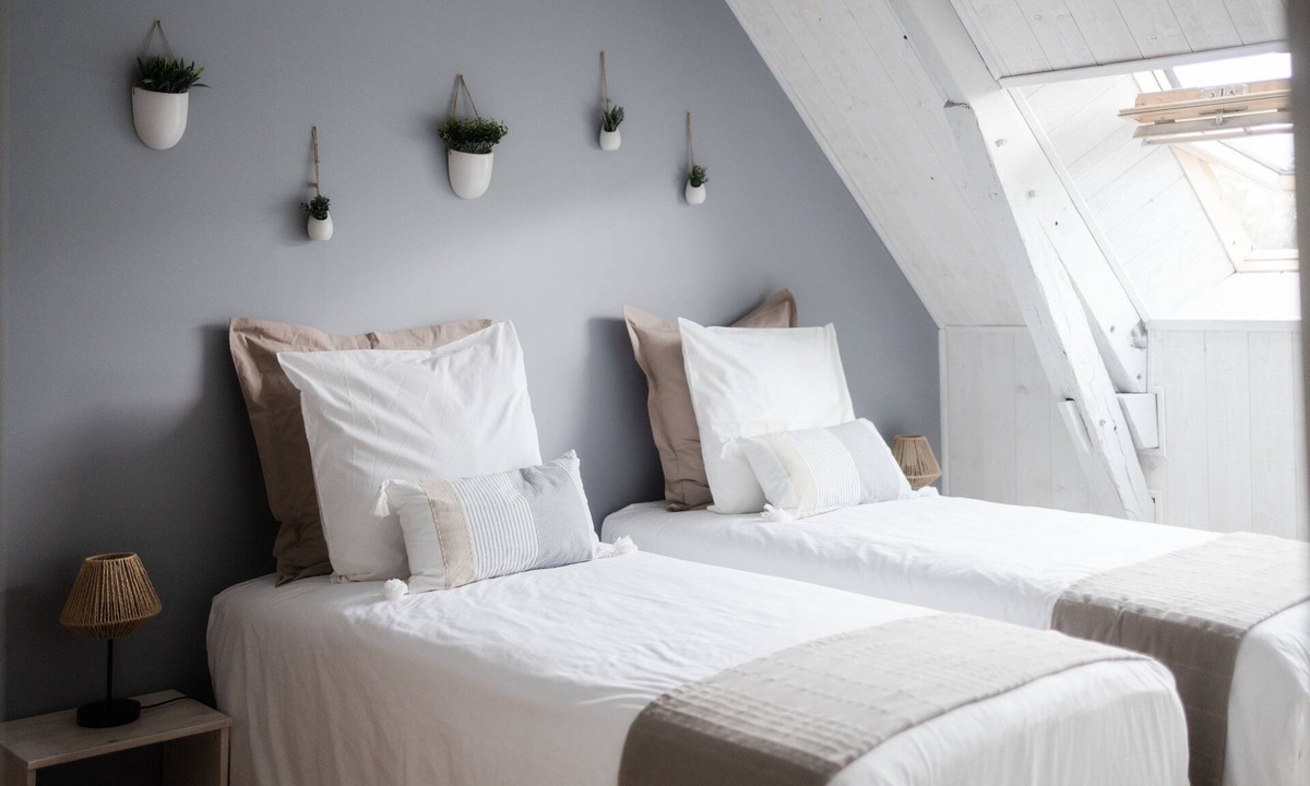 Chammes Bed & Breakfast | Le Moulin des Forges - Chambres d'Hôtes et Roulottes