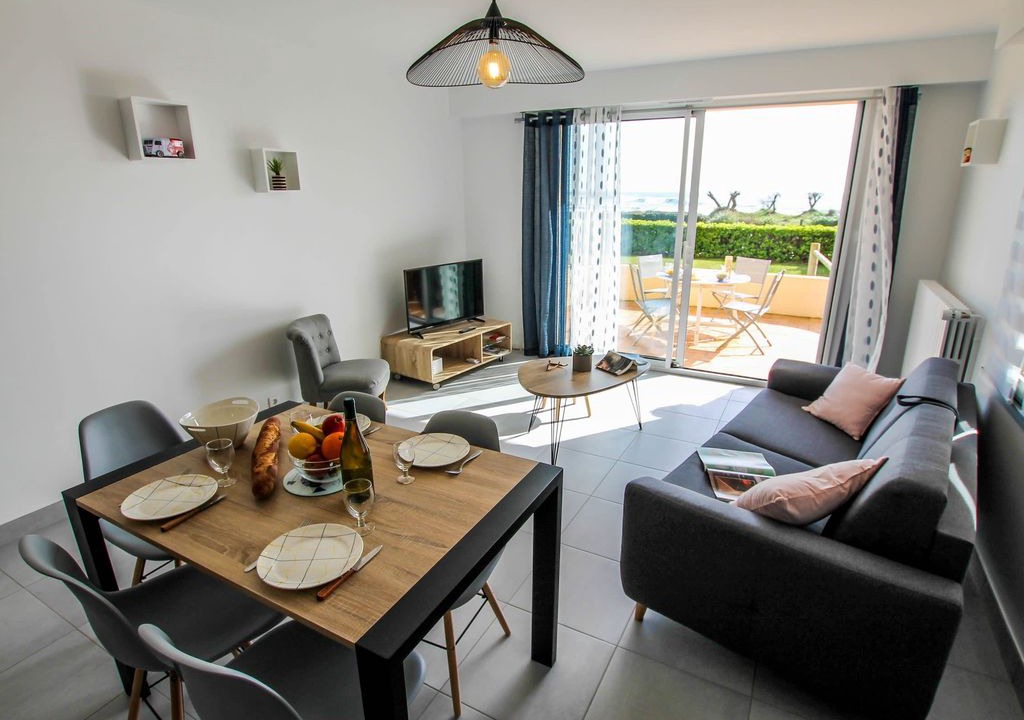 La Chaume Apartment | Le Sémaphore, nice seaview flat with a terrasse in front of the ocean