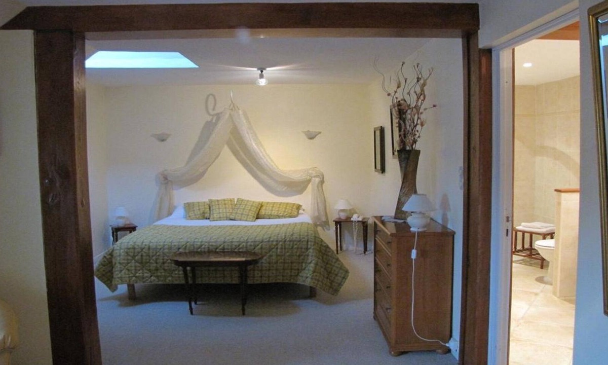 Neufchatel-en-Saosnois Hotel | Les Étangs de Guibert