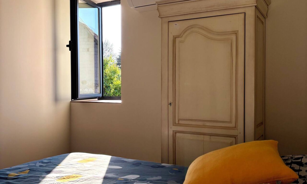 Vions House | Les Granges du Canal Beachfront home with direct access to the water