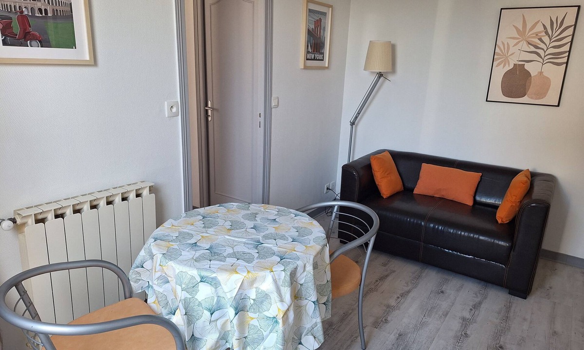 Saint-Emilion Apartment | Les Plantes: Apartment and vacation rental with a terrace
