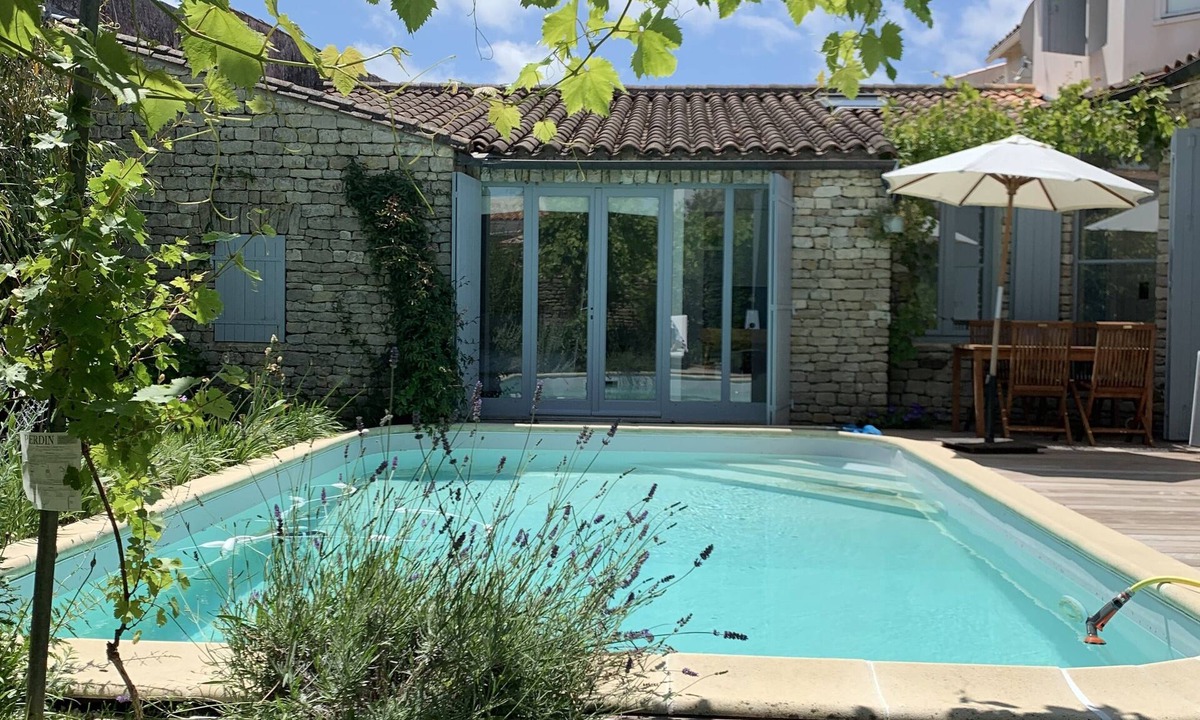 Les Portes-en-Re Villa | Les Portes au coeur du village -Piscine jardin clos et Animaux Bienvenus calme