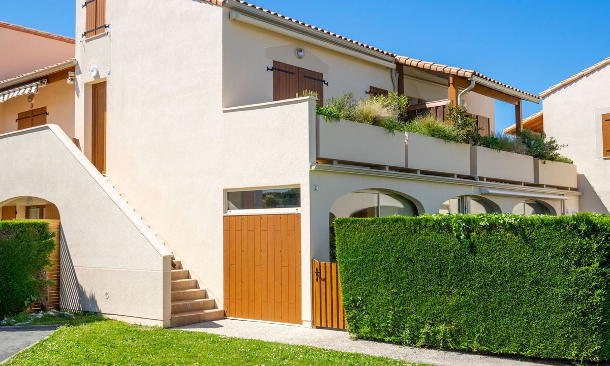 Vaux-sur-Mer Apartment | Les Soleils Rouges by Interhome