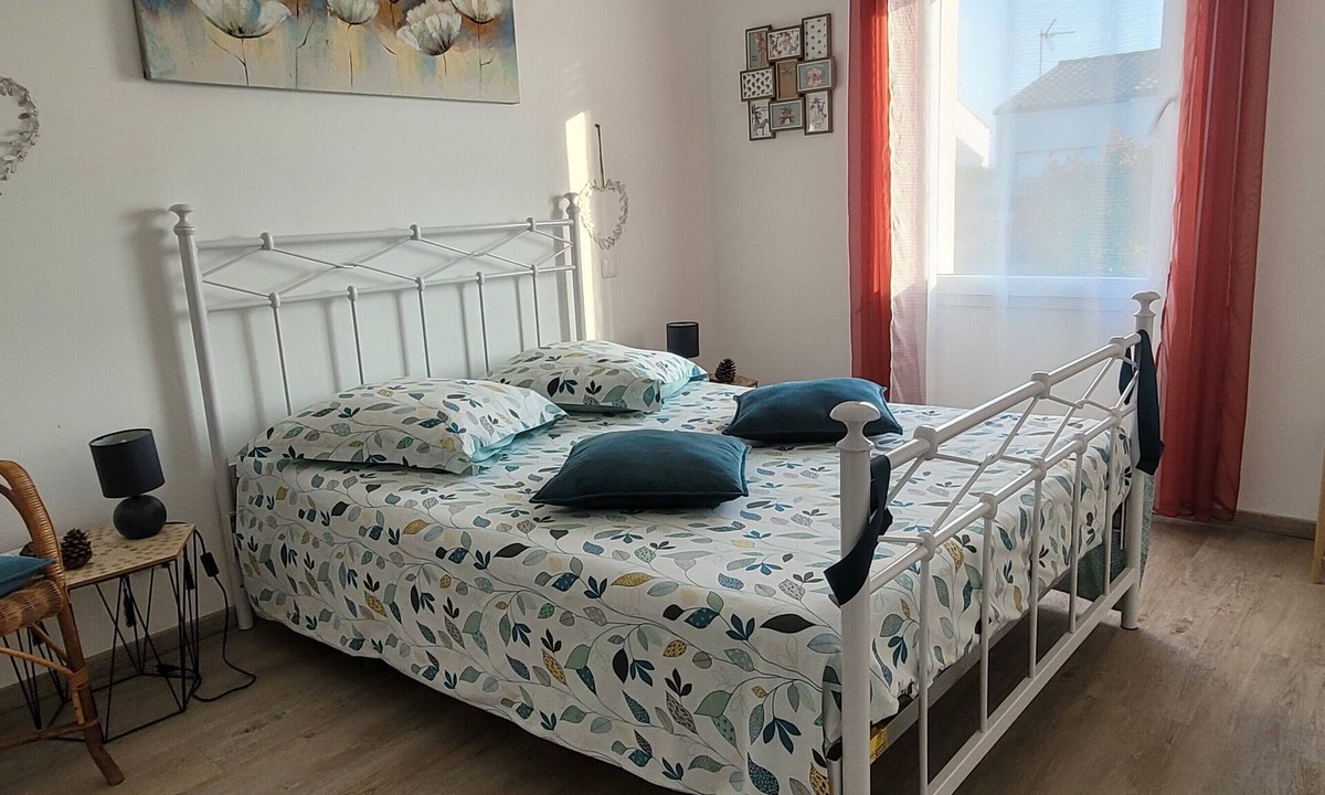 Corme-Royal Bed & Breakfast | "Les Sorbiers" Blue Room 30' Beaches