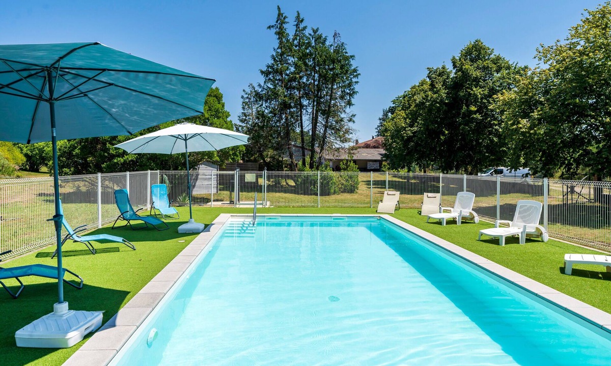 Lesperon RV Rental | 'Lodge 2' with shared pool, private terrace and shared garden
