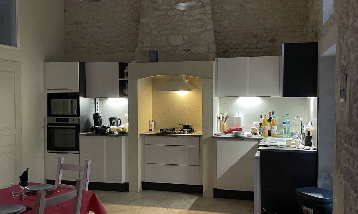 Gemozac House | Logement Atypique Style Loft a Moins de 30 Minutes des Plages