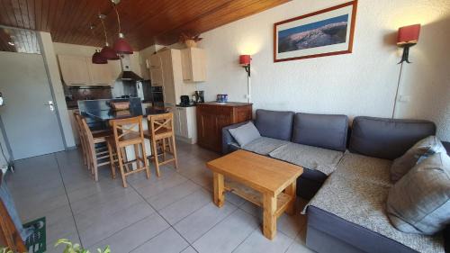 Chamrousse Apartment | Logement entier, 2 chambres, plein sud, pied des pistes, Chamrousse 1650
