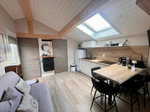 Amphion-les-Bains Ski Chalet | Logement indépendant dans villa direct plage Lac Leman Evian