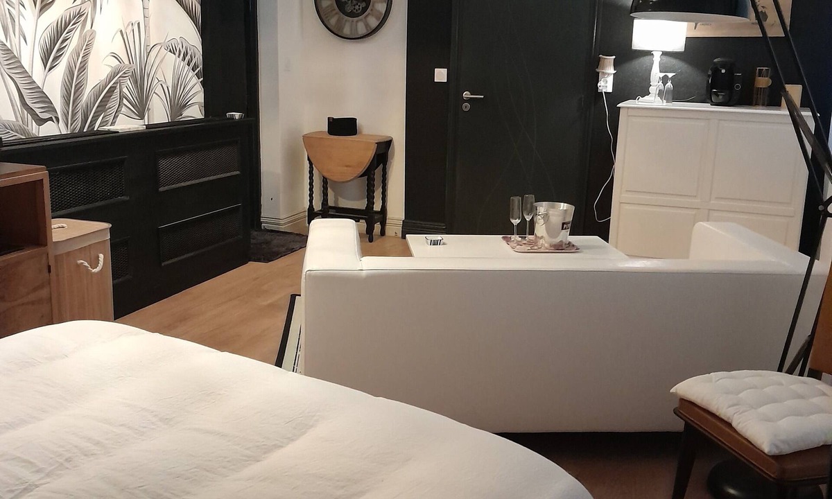 Plouagat Apartment | Love-room Avec Jacuzzi Intérieur et Patio à 15 mn des Plages